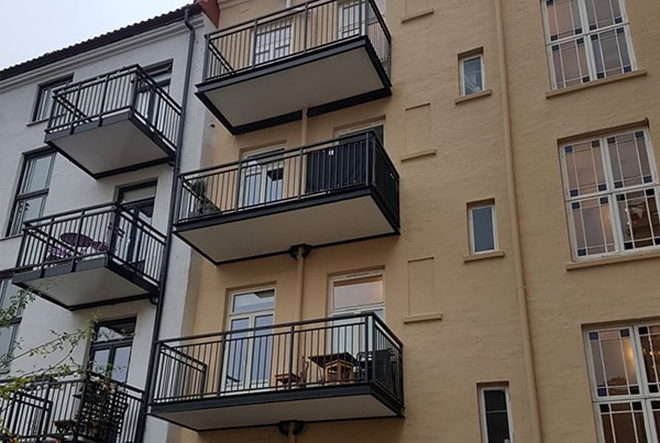 Stockholmgata 22a, montering av balkong og dør